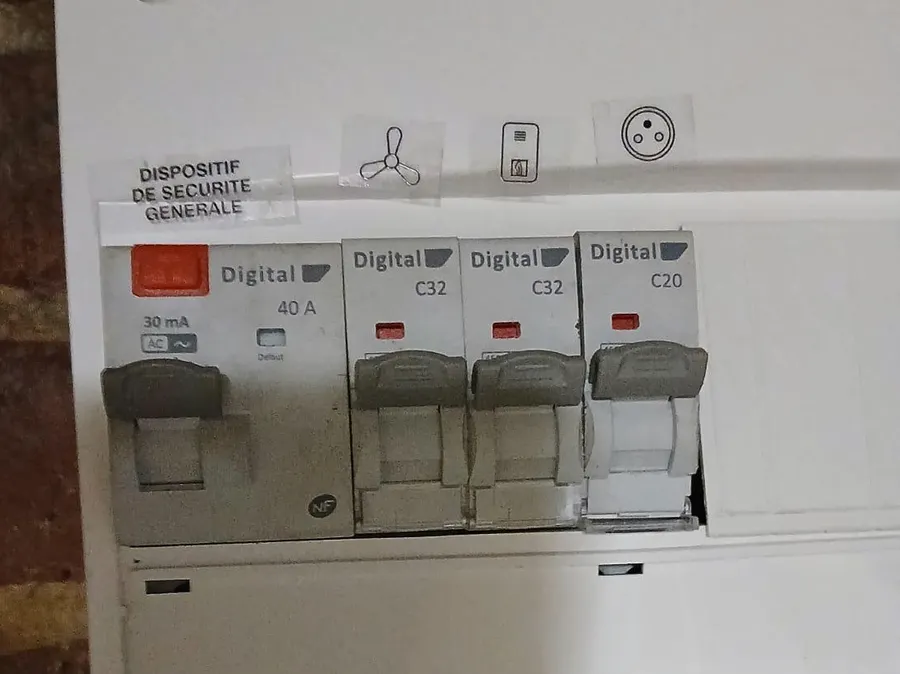 Dépannage électrique par un électricien à Évry-Courcouronnes